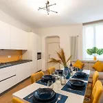Moscova Luxe - Elegant Stay With 2 Bathrooms