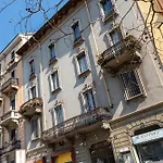 Moscova Luxe - Elegant Stay With 2 Bathrooms