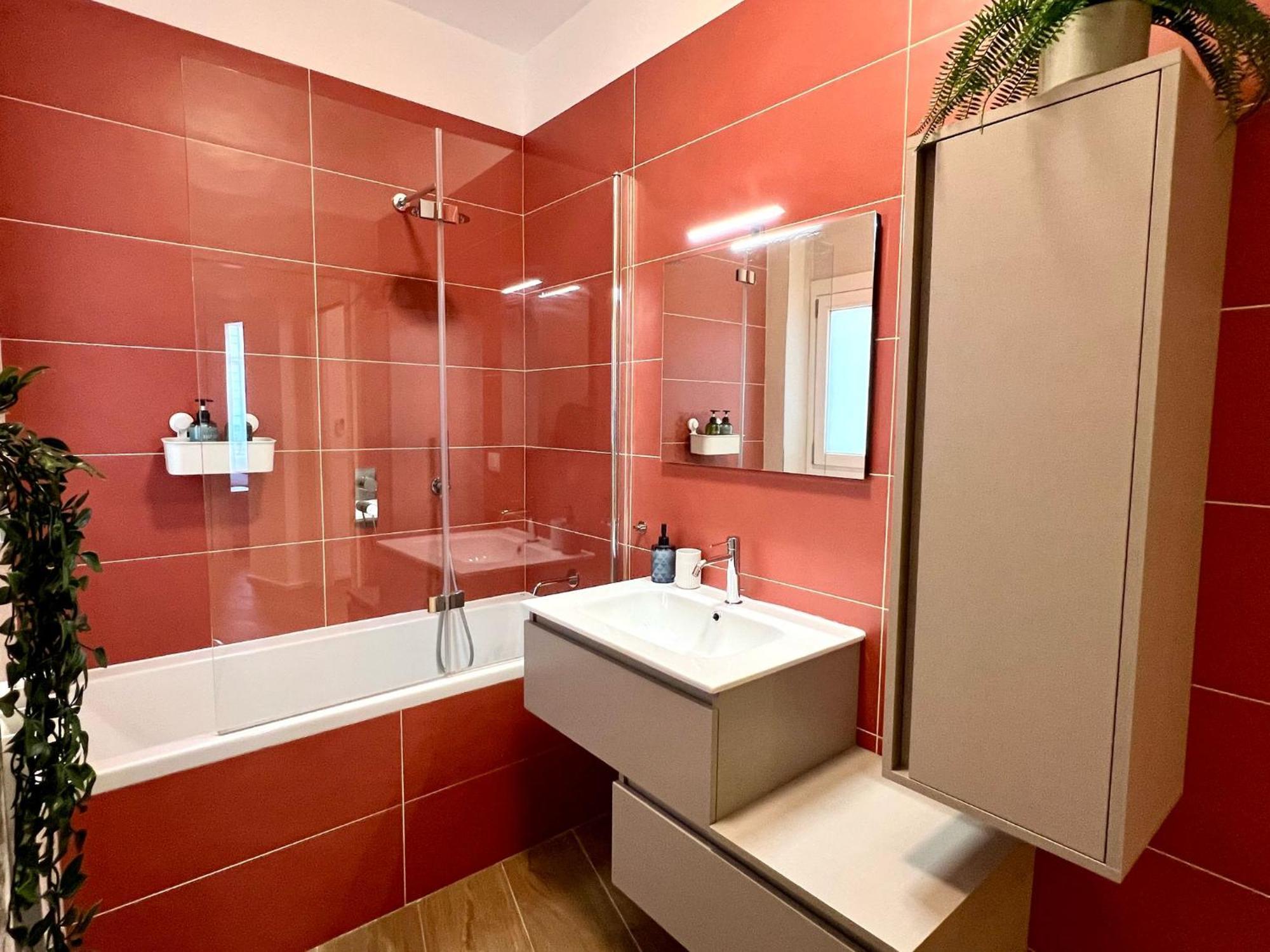 Moscova Luxe - Elegant With 2 Bathrooms Apartment